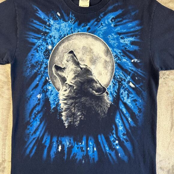 Vintage Wolf Howling At Moon Graphic T Shirt Blue Gildan Heavy Cotton Mens M - Picture 4 of 6